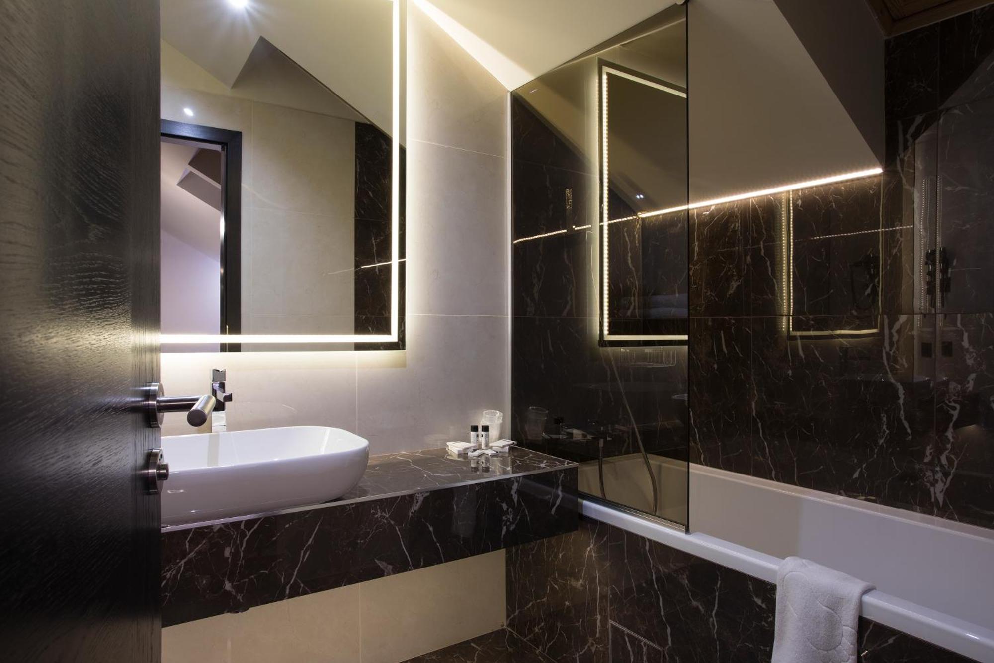 The Fifth Floor By Old Town Hotel Timisoara Bagian luar foto