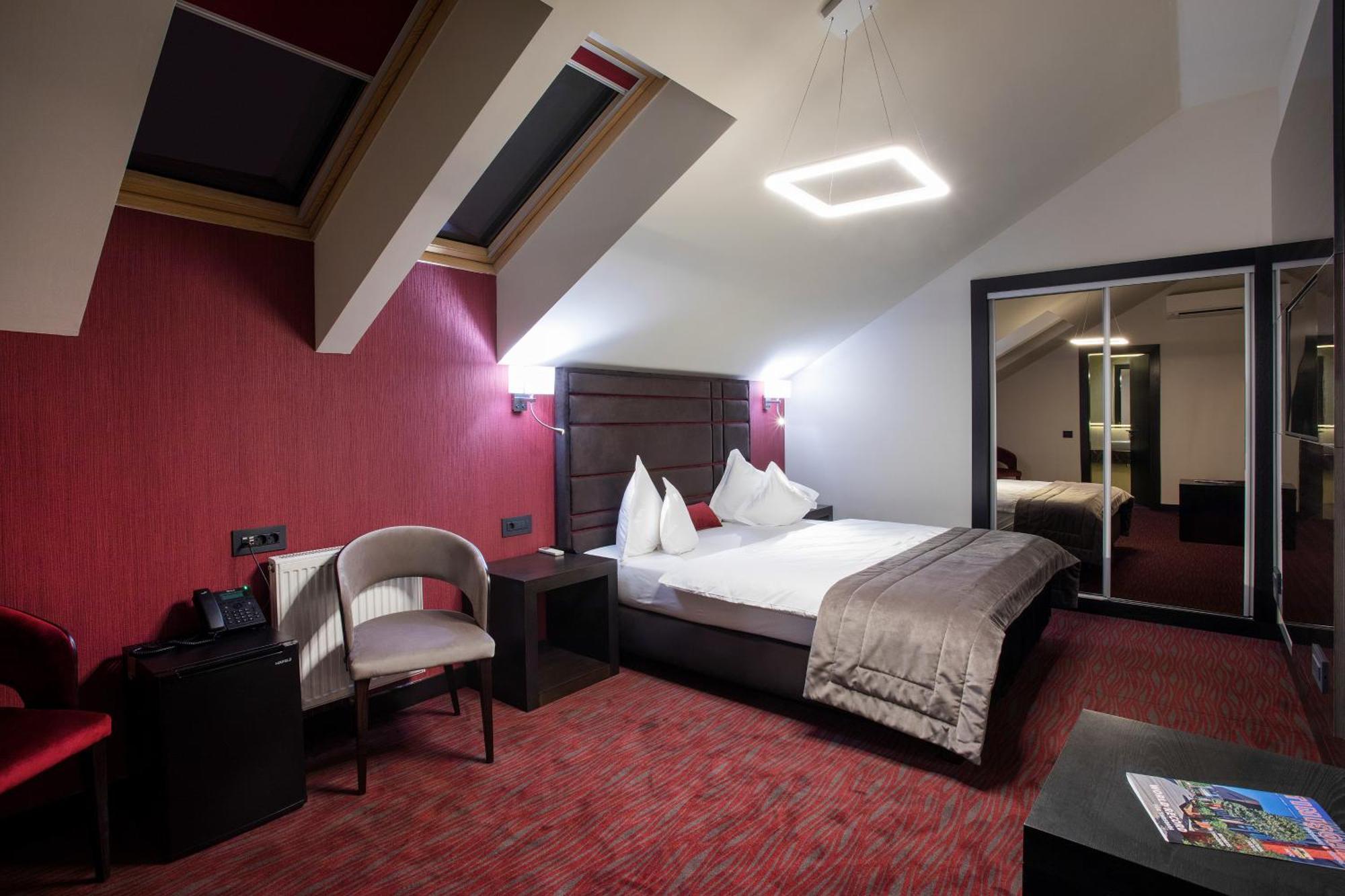 The Fifth Floor By Old Town Hotel Timisoara Bagian luar foto